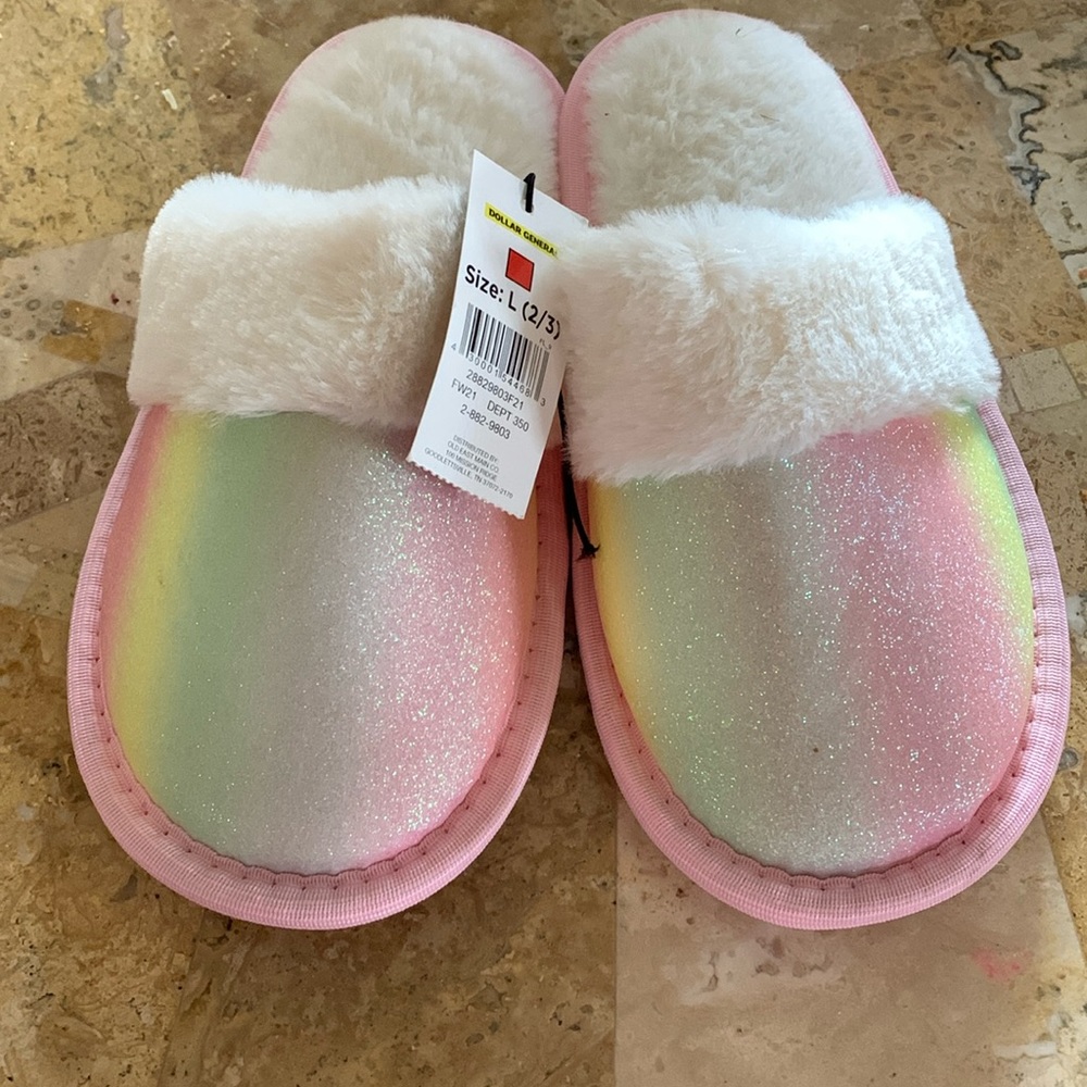 NWT Bobbie Brooks Youth Girls Slippers